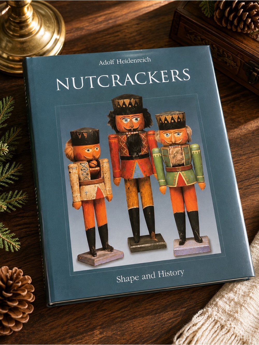 Nutcrackers Shape & History Adolf Heidenreich 2003 Collector Book English